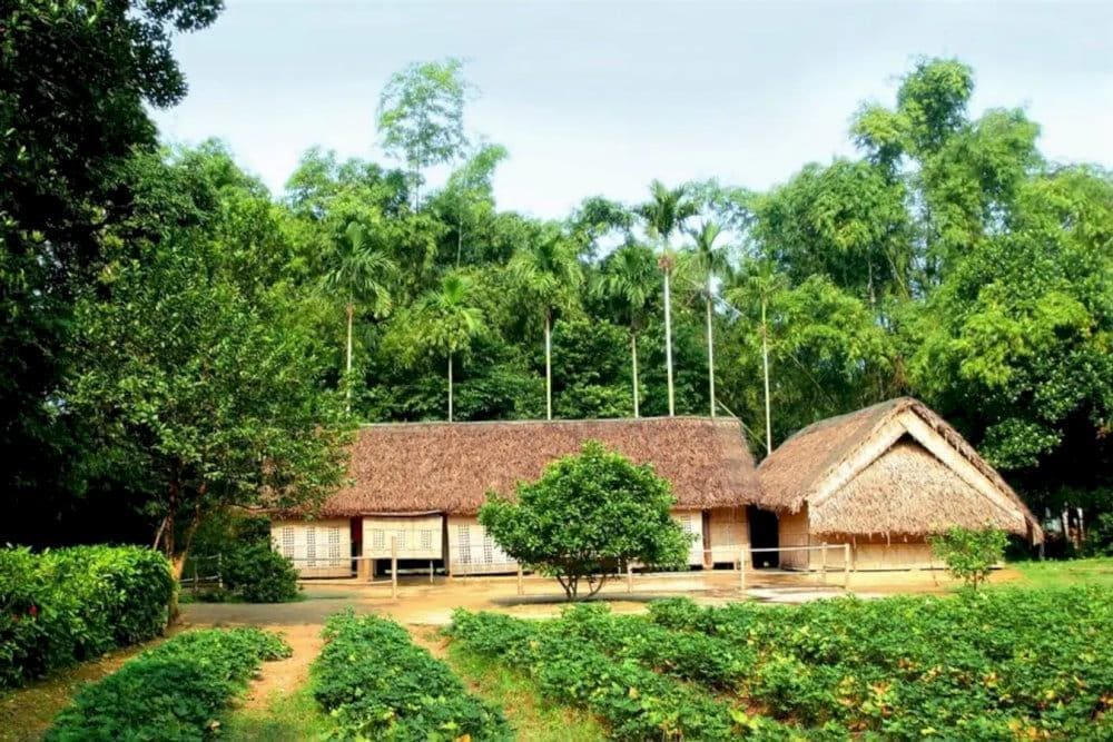 Làng Sen - Quê Bác là điểm đến không thể bỏ qua khi du lịch Nghệ An (Nguồn: Internet)